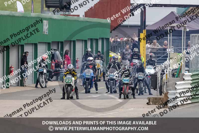 Vintage motorcycle club;eventdigitalimages;mallory park;mallory park trackday photographs;no limits trackdays;peter wileman photography;trackday digital images;trackday photos;vmcc festival 1000 bikes photographs